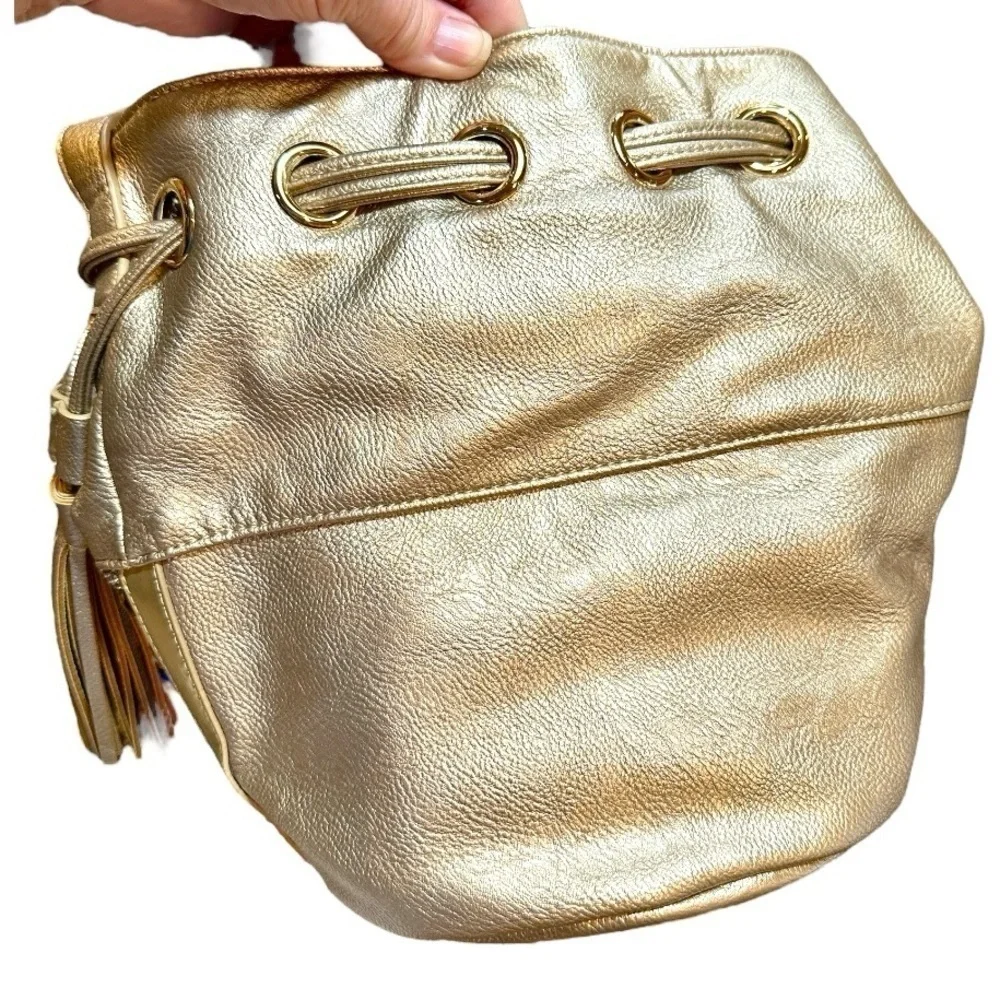 GALIAN, GOLD, BUCKET BAG WITH SIERRA RHINESTONES. ADJUSTABLE STRAP.